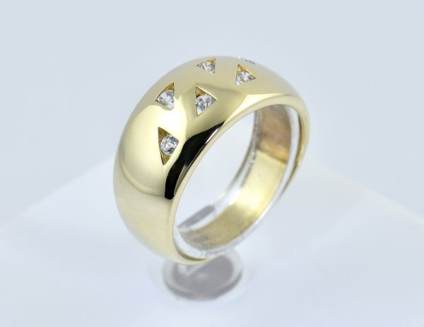 Ring 333/000 8 K yellow gold with cubic zirconia