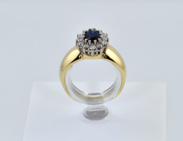 Bague saphir et diamants 585/000, or jaune 14 carats, 12 brillants totalisant 0,25 ct
