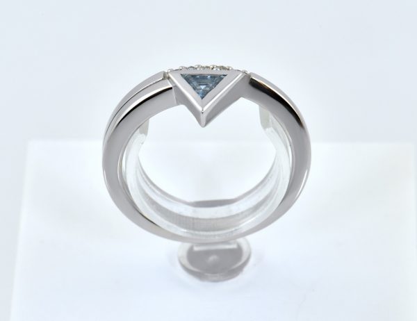 Ring Aquamarin Diamant 585/000 14 K Weißgold 5 Brillanten zus. 0,05 ct