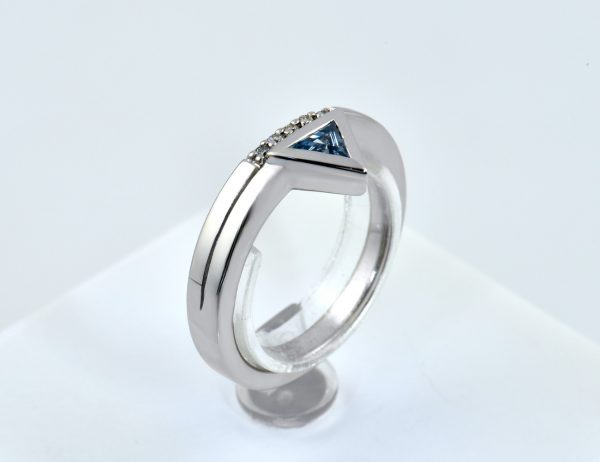 Ring Aquamarin Diamant 585/000 14 K Weißgold 5 Brillanten zus. 0,05 ct
