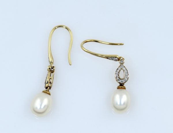 Süßwasser Perle Ohrhänger 333/000 8 K Gelbgold 28 Diamanten zus. 0,20 ct