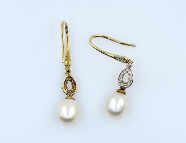Süßwasser Perle Ohrhänger 333/000 8 K Gelbgold 28 Diamanten zus. 0,20 ct