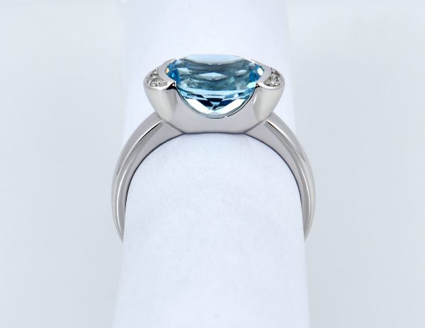 Topas Ring 585/000 14 K Weißgold, 6 Brillanten zus. 0,03 ct