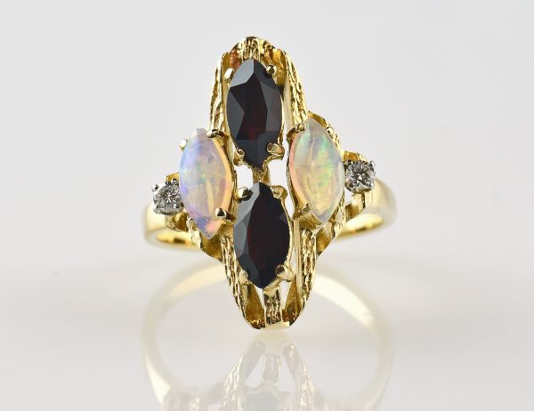 Ring Opal Granat 585/000 14 K Gelbgold, 2 Diamanten insg. 0,08ct