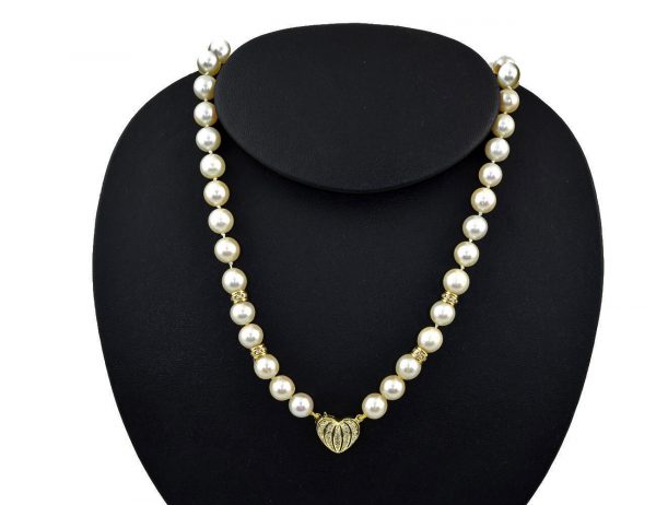 Akoyaperlenkette 585/000 14 K Gelbgoldschließe 24 Diamanten zus. 0,50 ct