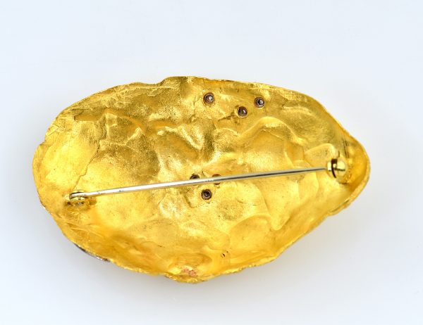 Brosche Muschel 994/000 Gelbgold, 15 Perlen, 6 Brillanten zus. 0,25 ct