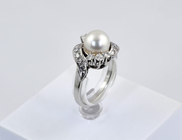 Ring Akoyaperle 750/000 18 K Weißgold 16 Diamanten zus. 0,58 ct