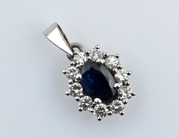 Anhänger Saphir 585/000 14 K Weißgold 10 Brillanten zus. 0,35 ct