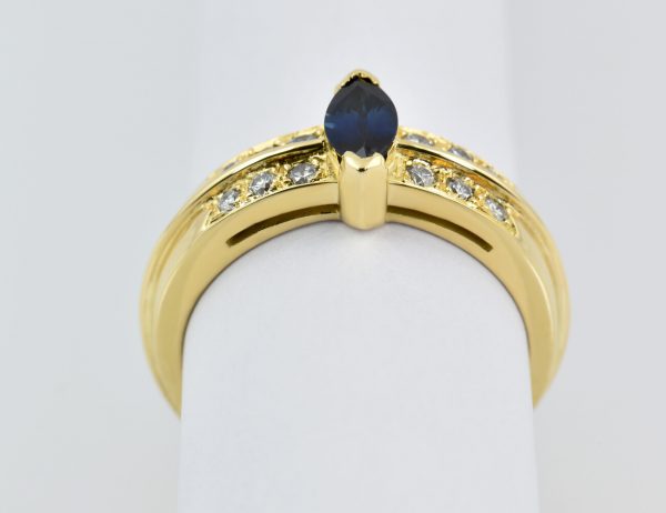 Saphir Diamant Ring 750/000 18 K Gelbgold 12 Brillanten zus. 0,20 ct