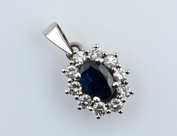 Anhänger Saphir 585/000 14 K Weißgold 10 Brillanten zus. 0,35 ct