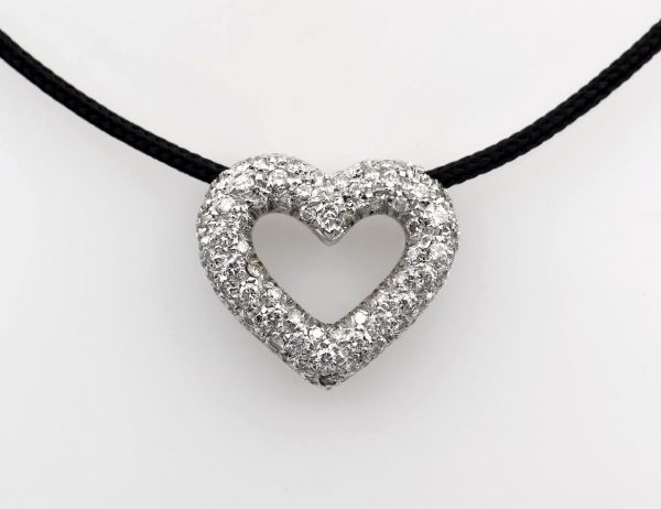 Diamant Anhänger mit Kordelband 750/000 18 K Weißgold,  Brillanten zus.  0,60 ct