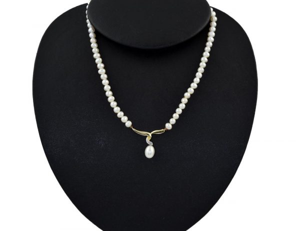 Süßwasser-Perlen-Kette 333/000 8 K Gelbgoldzwischenstück 1 Diamant Länge 45 cm