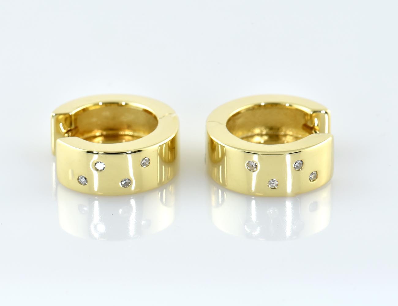 Creolen 585/000 14 K Gelbgold 8 Diamanten zus. 0,08 ct