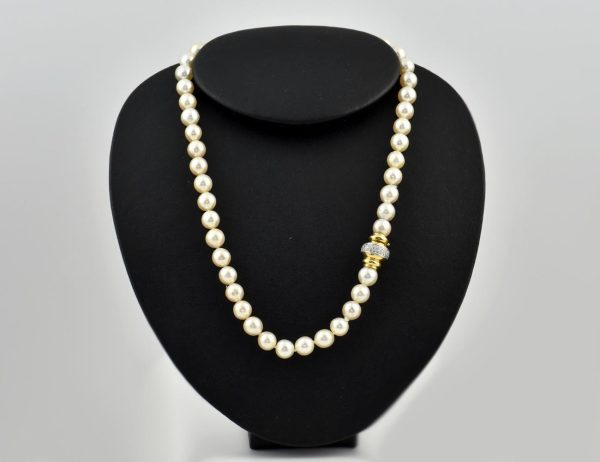 Akoya Perlenkette  Gelbgoldschließe 750/000 18 K 81 Diamanten zus. 1,20 ct