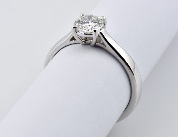 Solitär Diamant Ring 585/000 14 K Weißgold 1 Brillant  0,77 ct