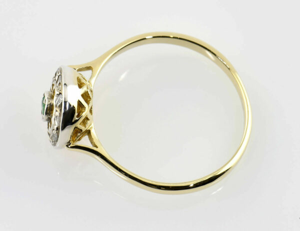 Smaragd Ring 585/000 14 K Gelbgold, 10 Diamantrosen zus. 0,10 ct