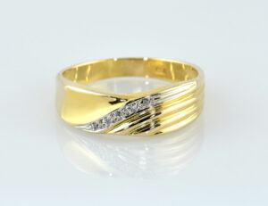 Diamant Ring 333/000 8 K Gelbgold 5 Diamanten zus. 0,05 ct