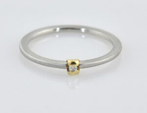 Diamant Solitär Ring 950/000 Platin / 750 Gelbgold Brillant 0,02 ct