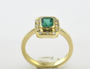 Smaragd Diamantring 750/000 18 K Gelbgold 12 Brillanten zus. 0,24 ct