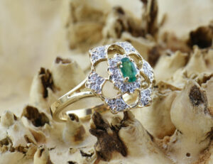 Smaragd Ring 585 14 K Gelbgold, 30 Diamanten zus. 0,25 ct