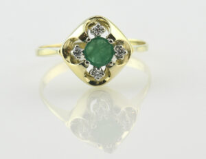 Smaragd Ring 585/000 14 K Gelbgold, 4 Brillanten zus. 0,10 ct