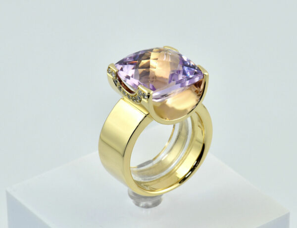 Ring Amethyst Diamant 585/000 14 K Gelbgold 22 Brillanten zus. 0,20 ct