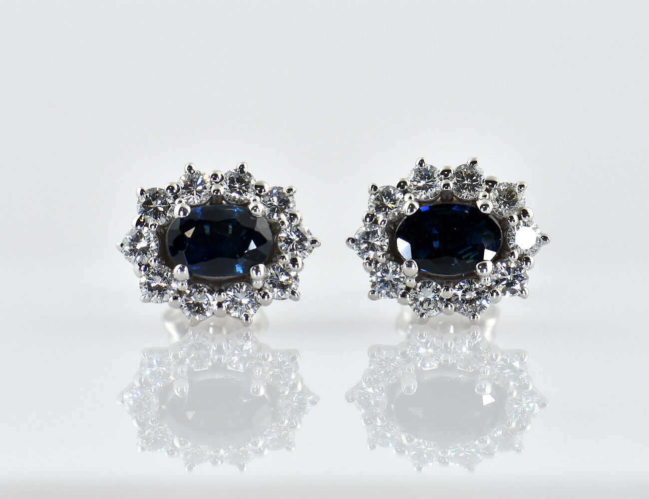 Saphir Diamant Ohrstecker Ohrringe 585 14 K Weißgold, 20 Brillanten zus.  0,70 ct » Juwelier von Wetsch
