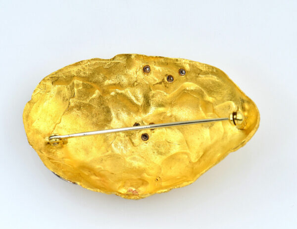 Brosche Muschel 994/000 Gelbgold, 15 Perlen, 6 Brillanten zus. 0,25 ct
