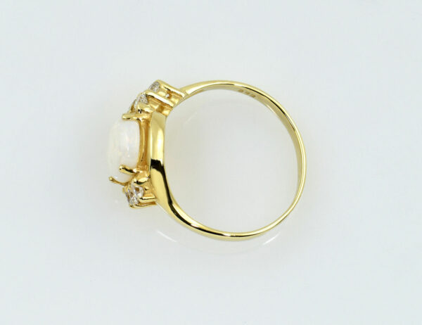 Opal Ring 333/000 8 K Gelbgold Zirkonia
