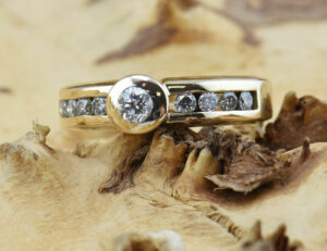 Diamant Ring 585/000 14 K Gelbgold 9 Brillanten zus. 0,45 ct