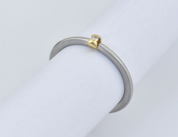 Diamant Solitär Ring 950/000 Platin / 750 Gelbgold Brillant 0,02 ct