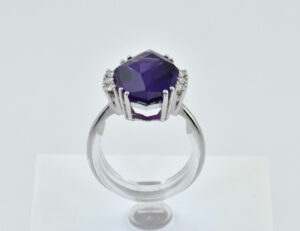 Amethyst Diamant Ring 585/000 14 K Weißgold 6 Diamanten zus. 0,18 ct