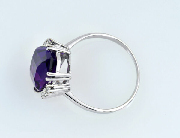 Amethyst Diamant Ring 585/000 14 K Weißgold 6 Diamanten zus. 0,18 ct