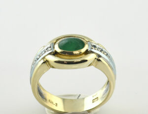 Smaragd Ring 585/000 14 K Gelbgold, 6 Diamanten zus. 0,07 ct