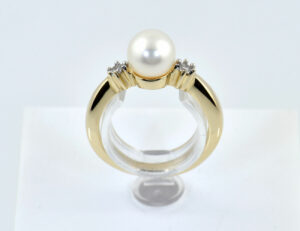 Ring Akyoa-Perle, Diamant 585/000 14 K Gelbgold, 2 Brillanten zus. 0,06 ct