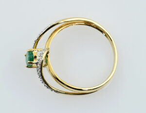 Smaragd Ring 375/000 9 K Gelbgold, 14 Diamanten zus. 0,14 ct