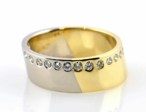 Diamant Ring 750/000 18 K Gelbgold/Weißgold 16 Brillanten zus. 0,34 ct