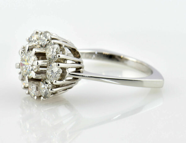 Ring Diamant 750/000 18 K Weißgold 9 Brillanten zus. 0,65 ct
