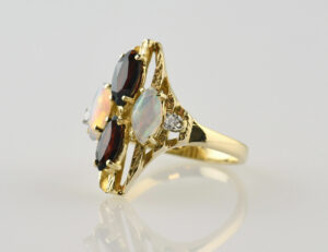 Ring Opal Granat 585/000 14 K Gelbgold, 2 Diamanten insg. 0,08ct