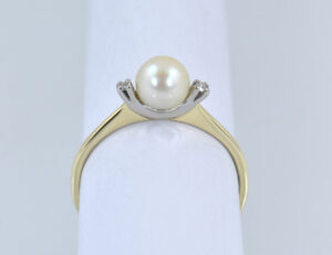 Ring Perle, Diamant 585/000 14 K Gelbgold, 2 Diamanten zus. 0,02 ct