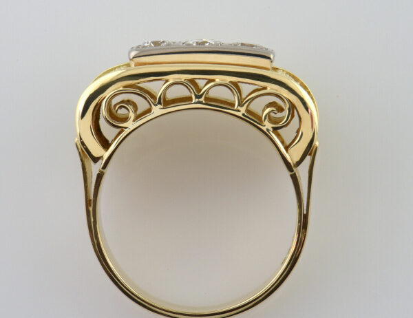 Ring mit Granulationen in 585/000 14 K Gelbgold, 3 Diamanten zus. 0,42 ct