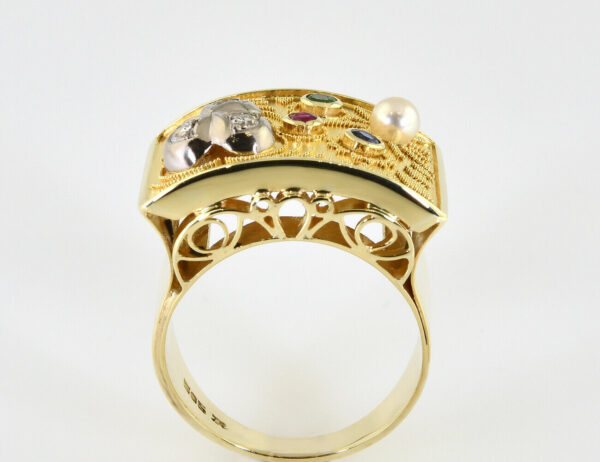 Ring mit Granulationen in 585/000 14 K Gelbgold, 3 Diamanten zus. 0,10 ct