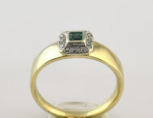 Smaragd Ring 750/000 18 K Gelbgold, 12 Brillanten zus. 0,10 ct