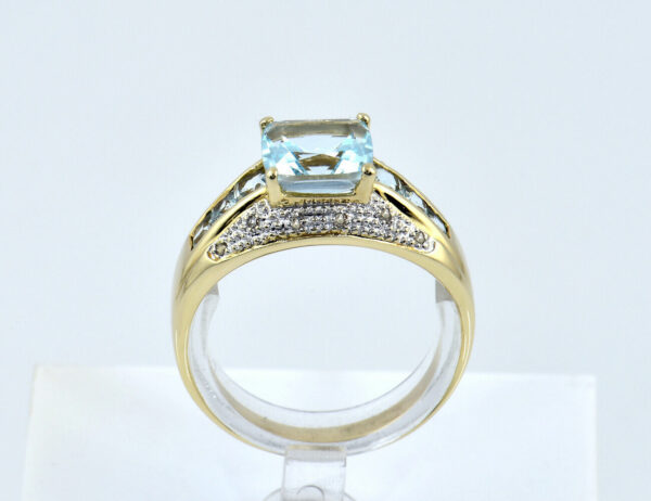 Topas Ring 585/000 14 K Gelbgold, 12 Diamanten zus. 0,05 ct