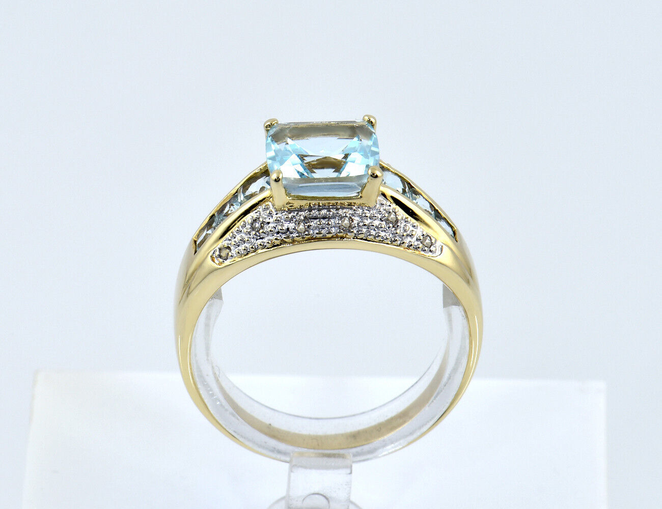 Topas Ring 585/000 14 K Gelbgold, 12 Diamanten zus. 0,05 ct