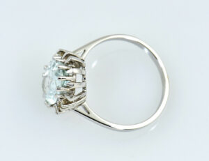 Ring Aquamarin 585/000 14 K Weißgold 4 Diamanten zus. 0,10 ct