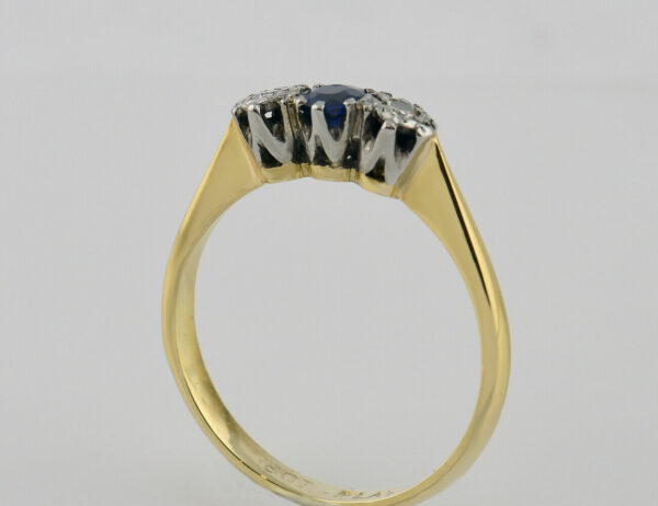 Ring Saphir 750 Gelbgold / 950 Platin 2 Diamanten zus. 0,04 ct